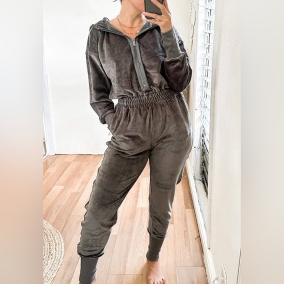 FREE PEOPLE Movement Training Day Gray Velour Onesie Jumpsuit NEW - Picture 2 of 2